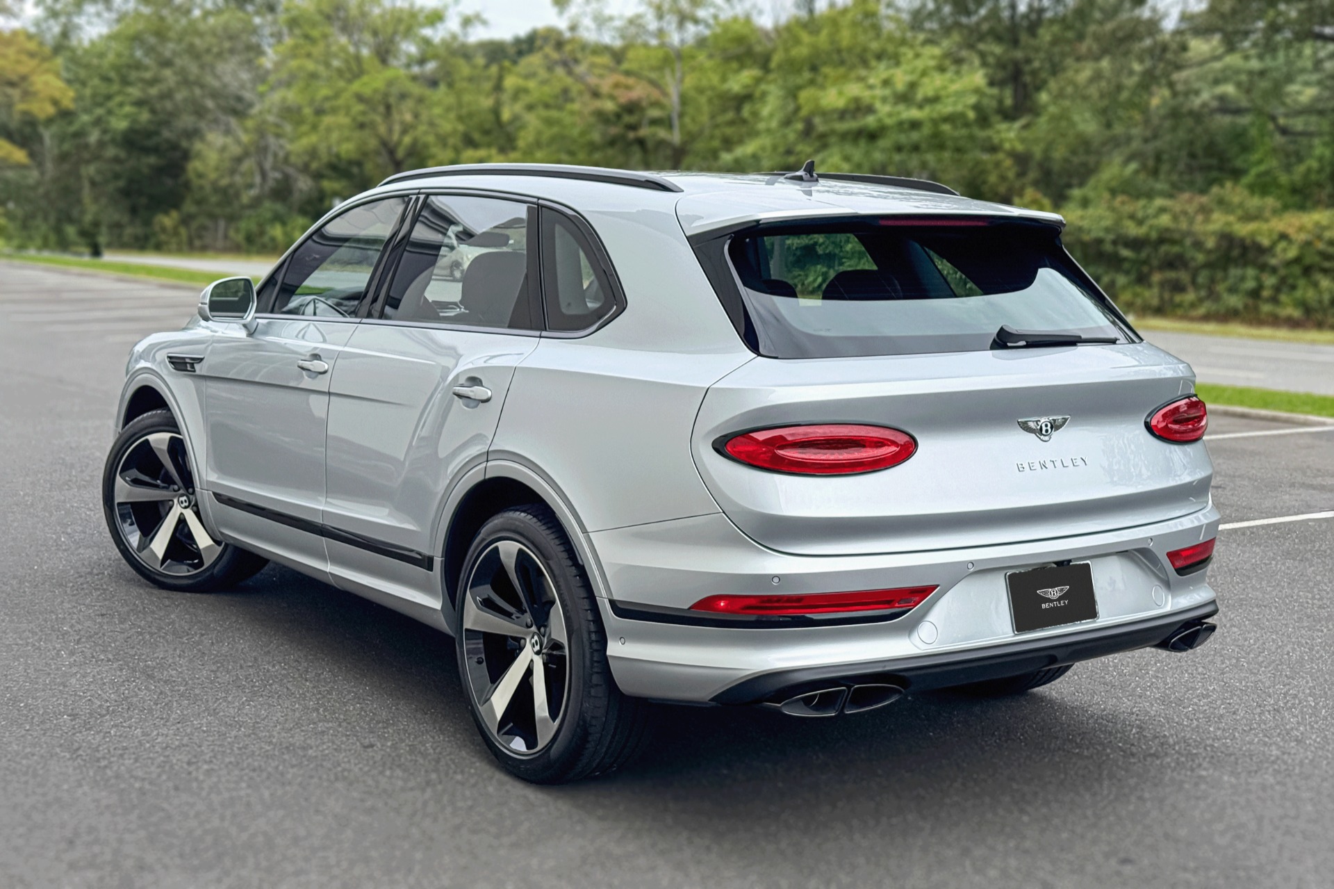 2025 Bentley Bentayga Image 3