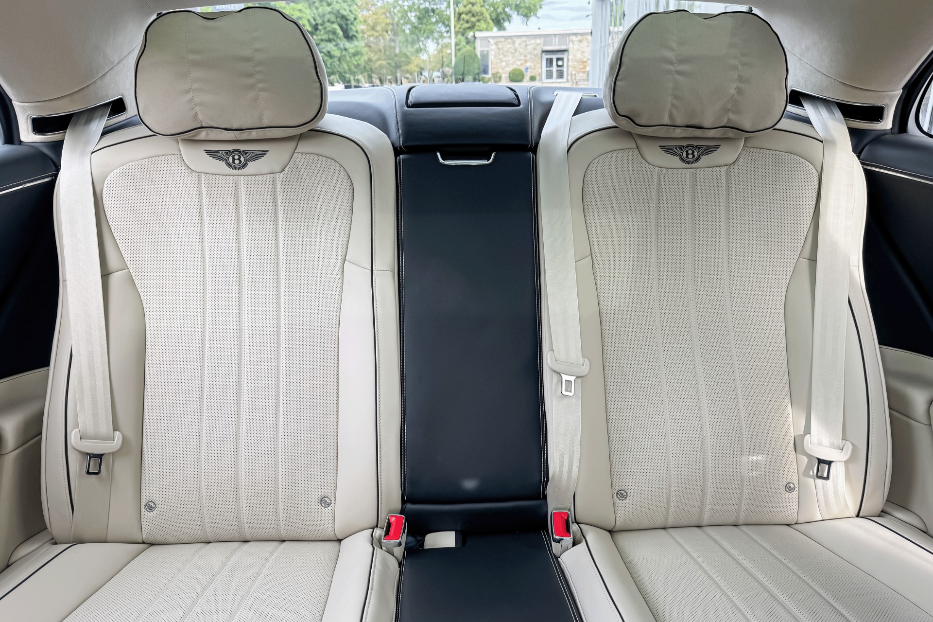 2026 Bentley Flying Spur Image 16