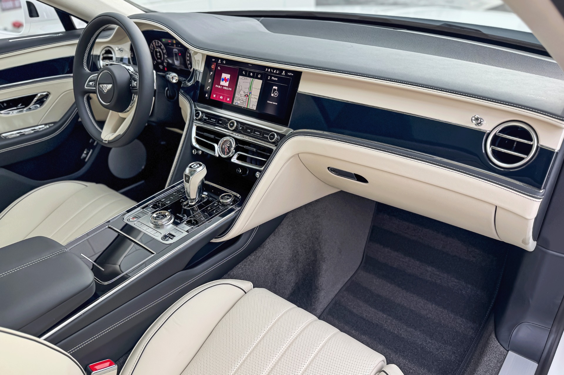 2026 Bentley Flying Spur Image 2