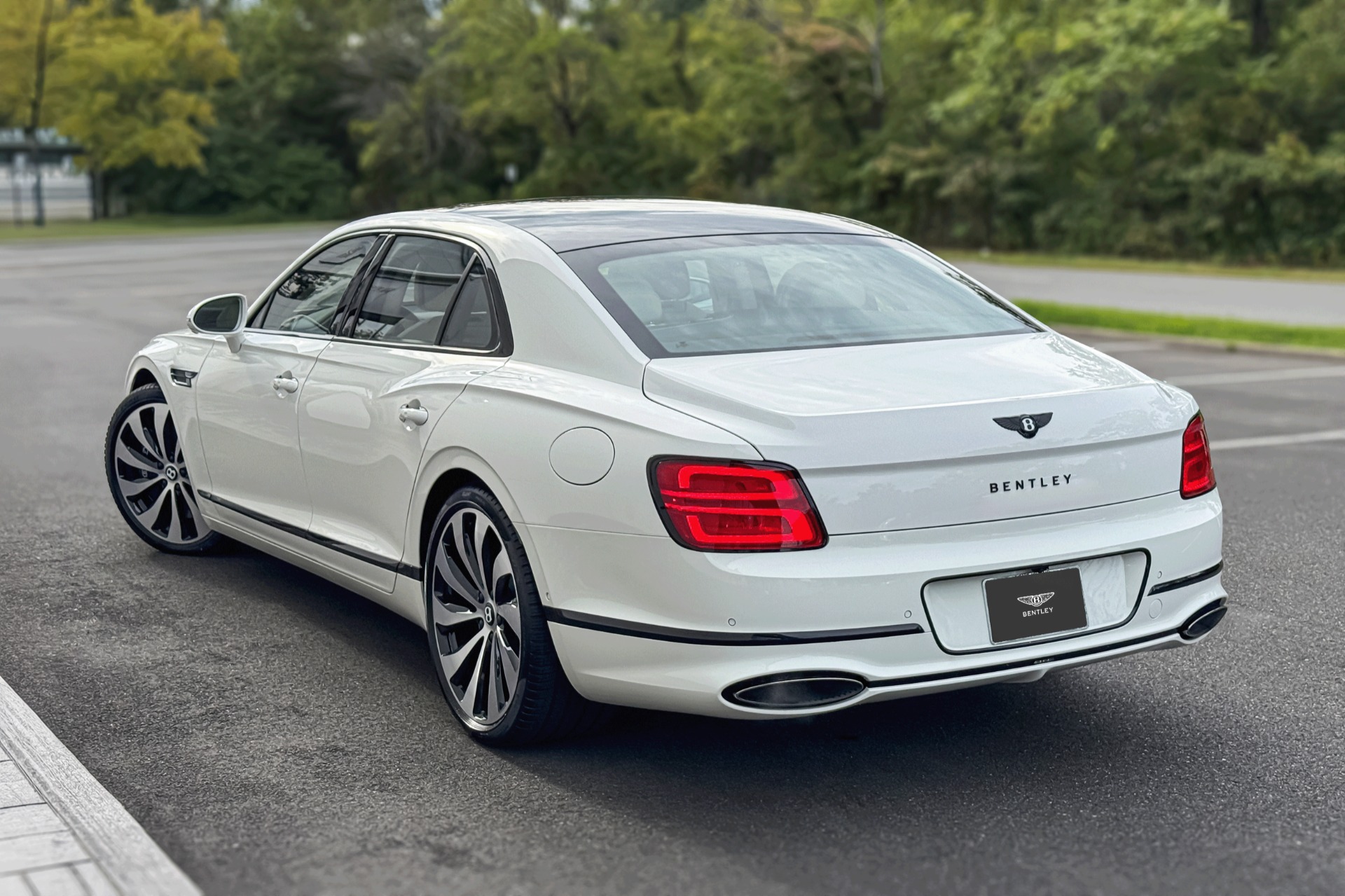 2026 Bentley Flying Spur Image 3
