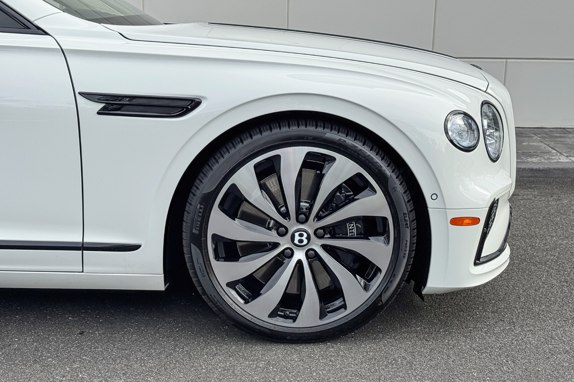 2026 Bentley Flying Spur Image 6