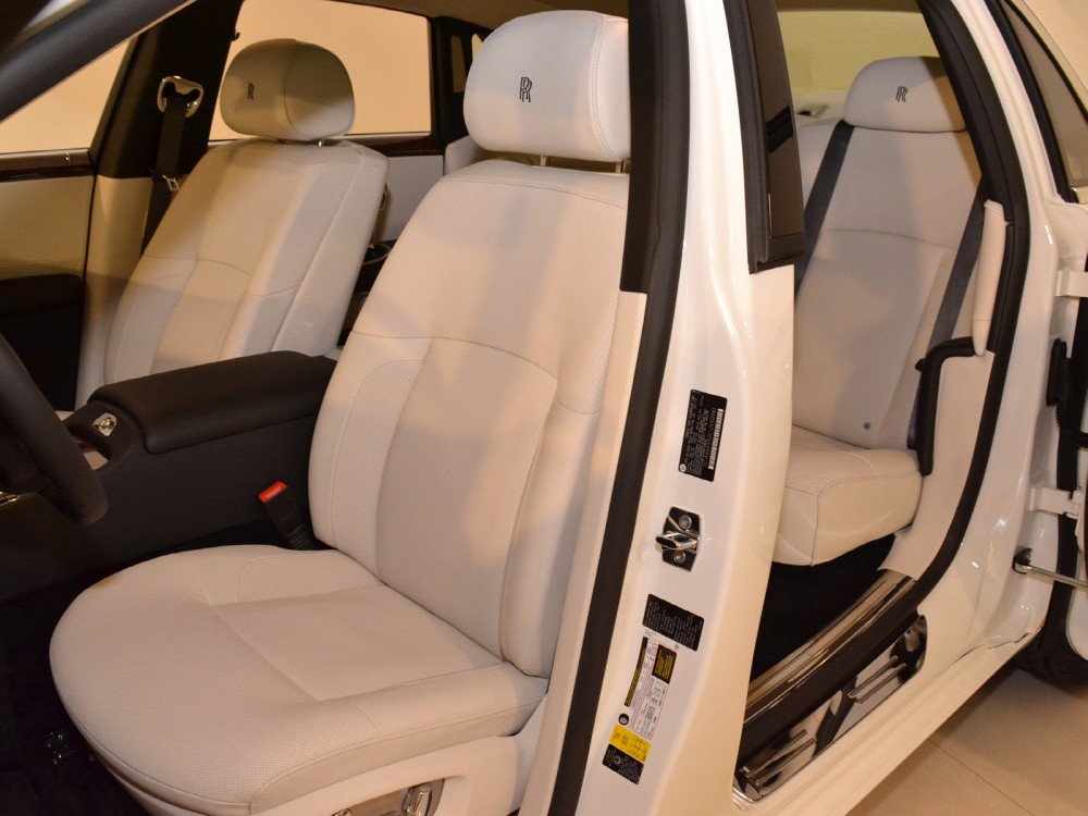 2012 Rolls-Royce Ghost Image 13