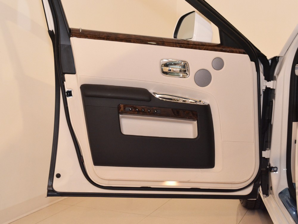 2012 Rolls-Royce Ghost Image 24