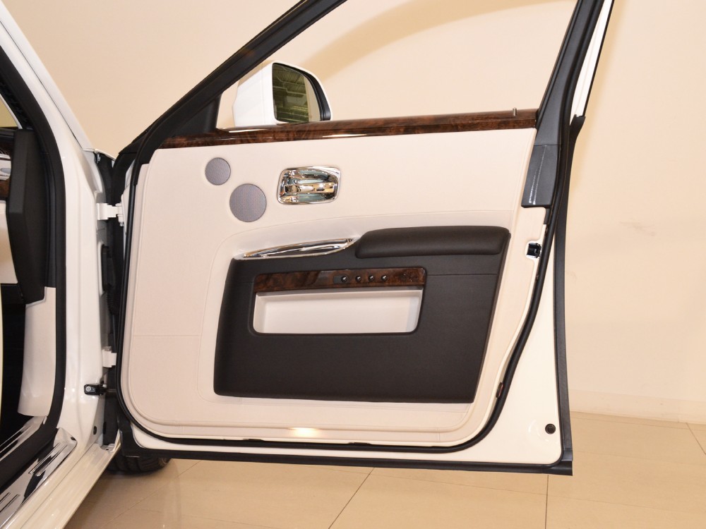 2012 Rolls-Royce Ghost Image 25