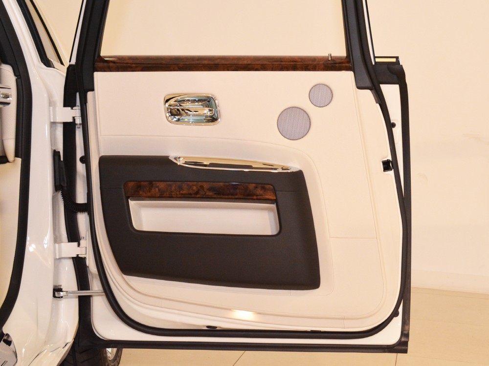 2012 Rolls-Royce Ghost Image 27