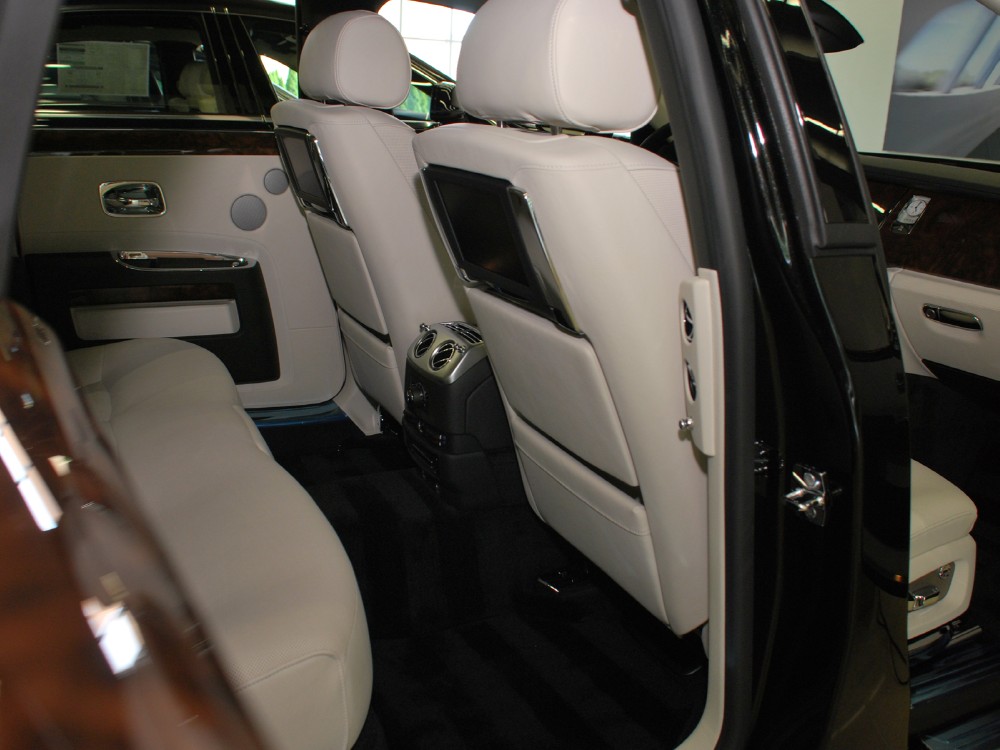 2012 Rolls-Royce Ghost Image 24