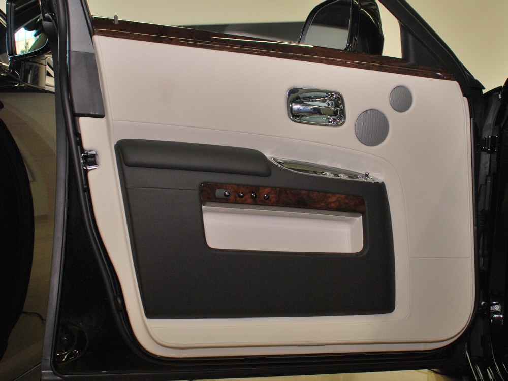 2012 Rolls-Royce Ghost Image 25