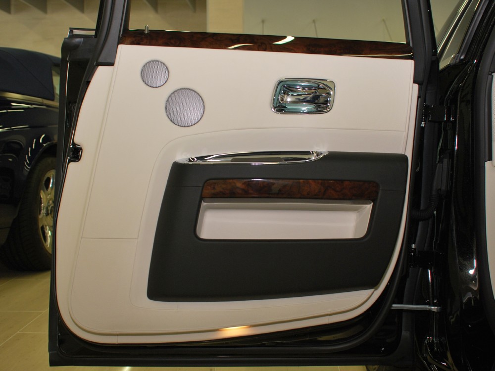 2012 Rolls-Royce Ghost Image 26
