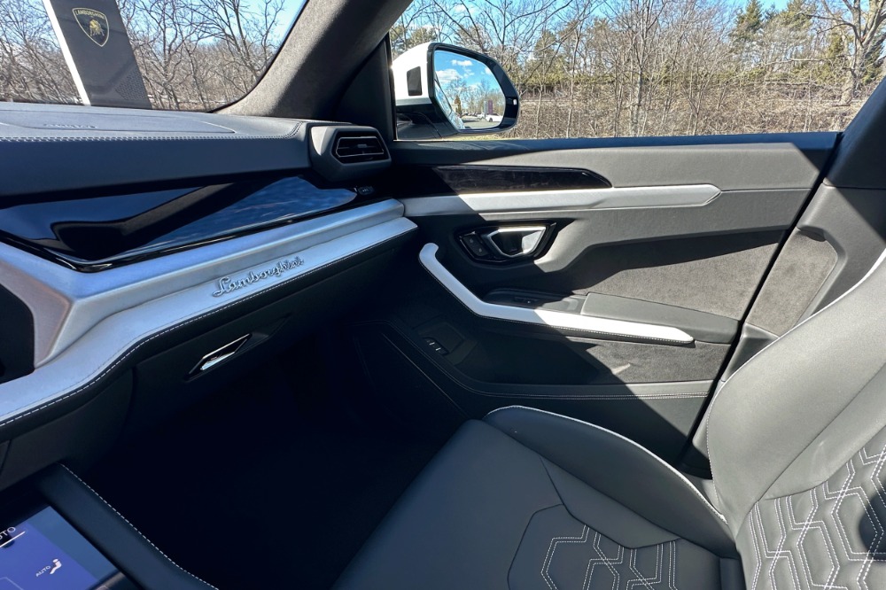 2026 Lamborghini Urus Image 10