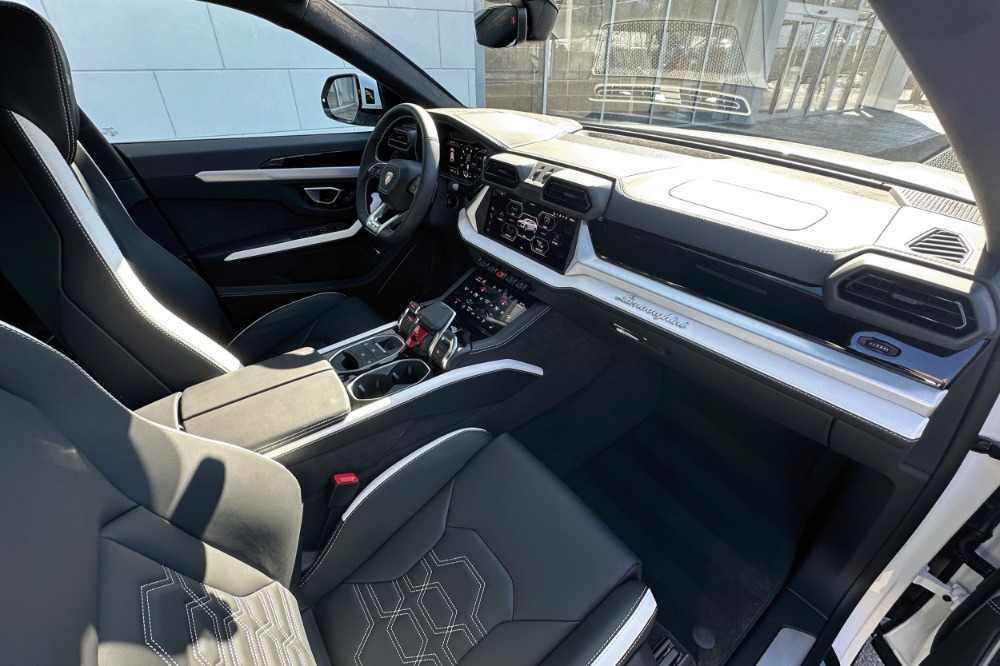 2026 Lamborghini Urus Image 12