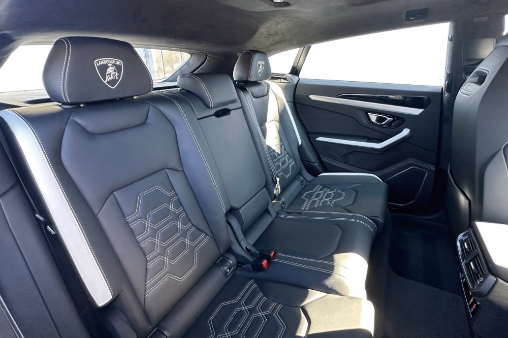 2026 Lamborghini Urus Image 13