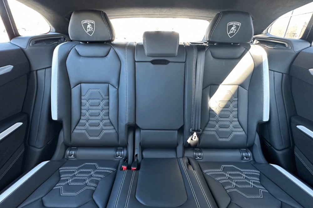 2026 Lamborghini Urus Image 14