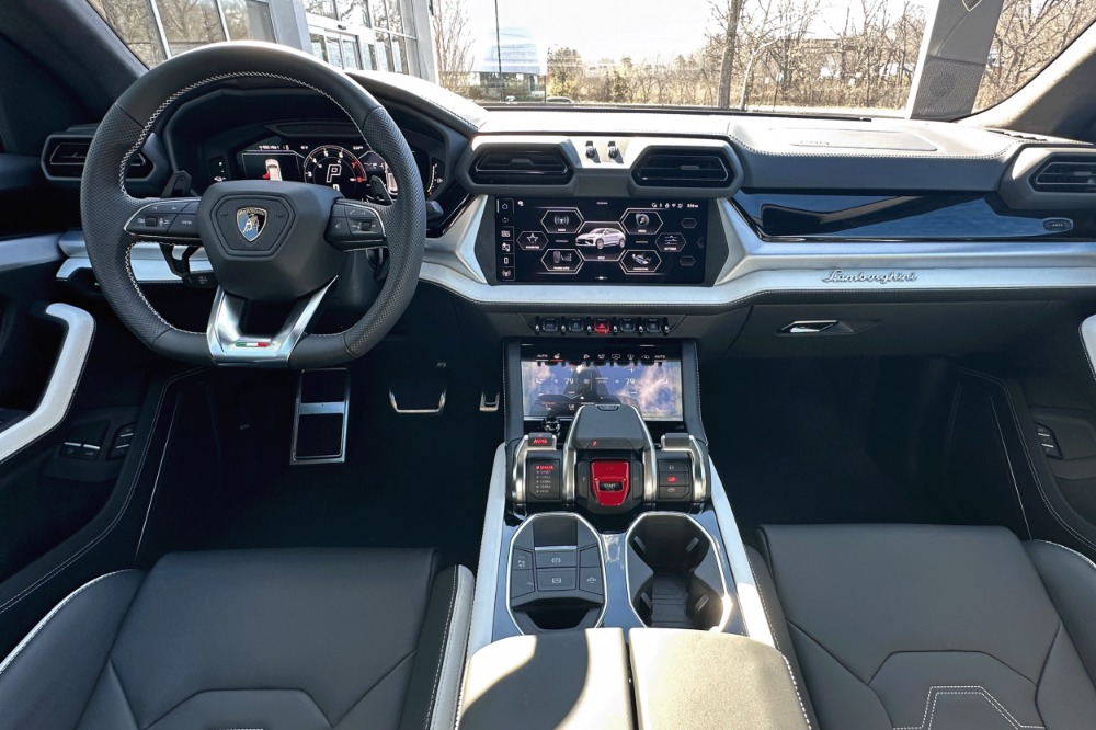 2026 Lamborghini Urus Image 4