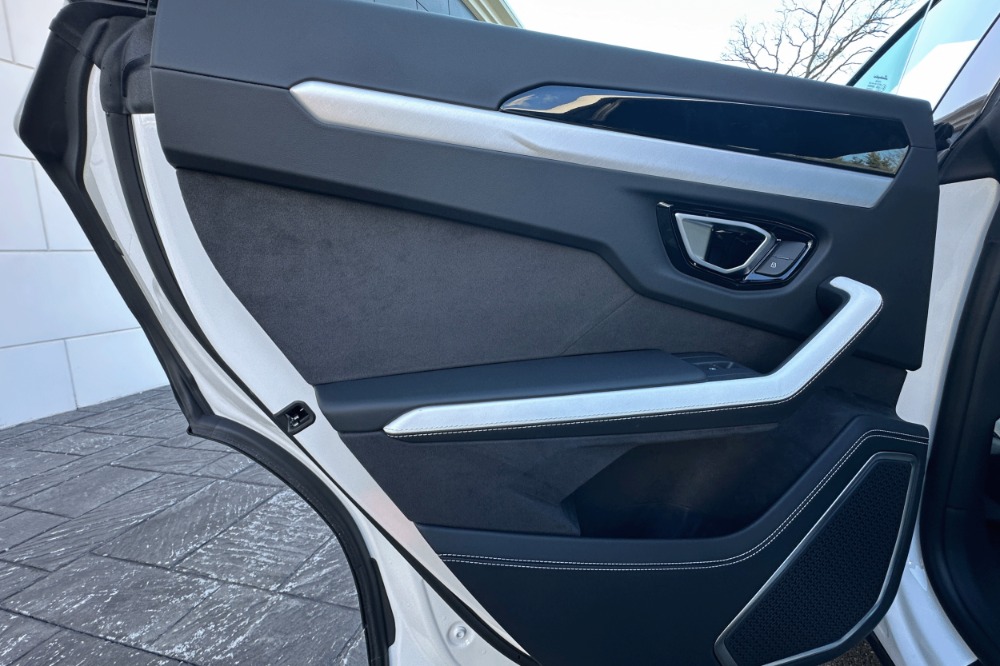 2026 Lamborghini Urus Image 5