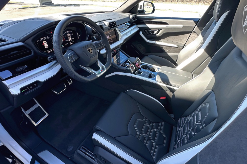2026 Lamborghini Urus Image 7