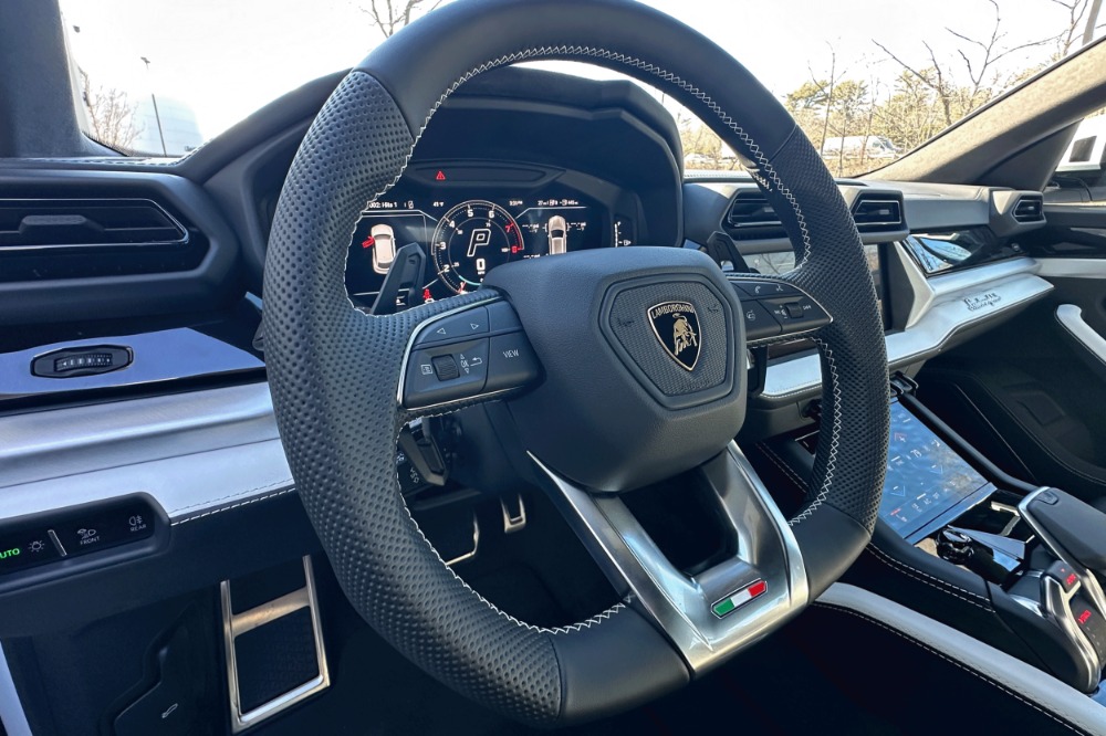 2026 Lamborghini Urus Image 8