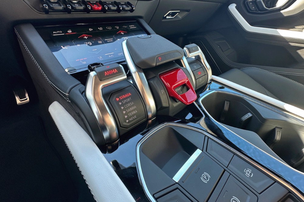 2026 Lamborghini Urus Image 9
