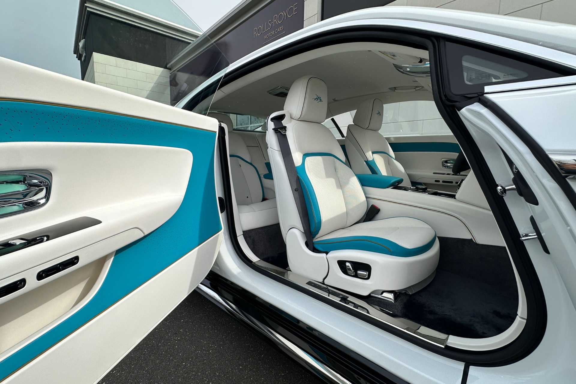 2026 Rolls-Royce Spectre Image 14