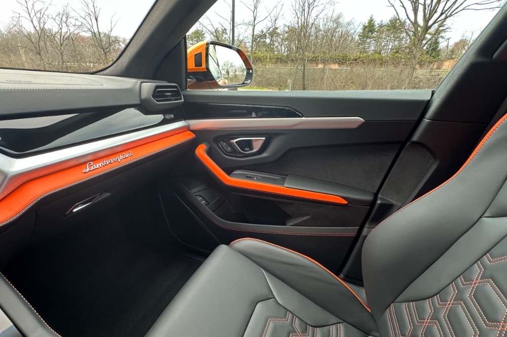 2026 Lamborghini Urus Image 10