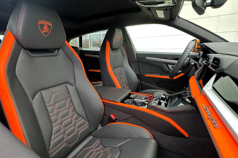 2026 Lamborghini Urus Image 11