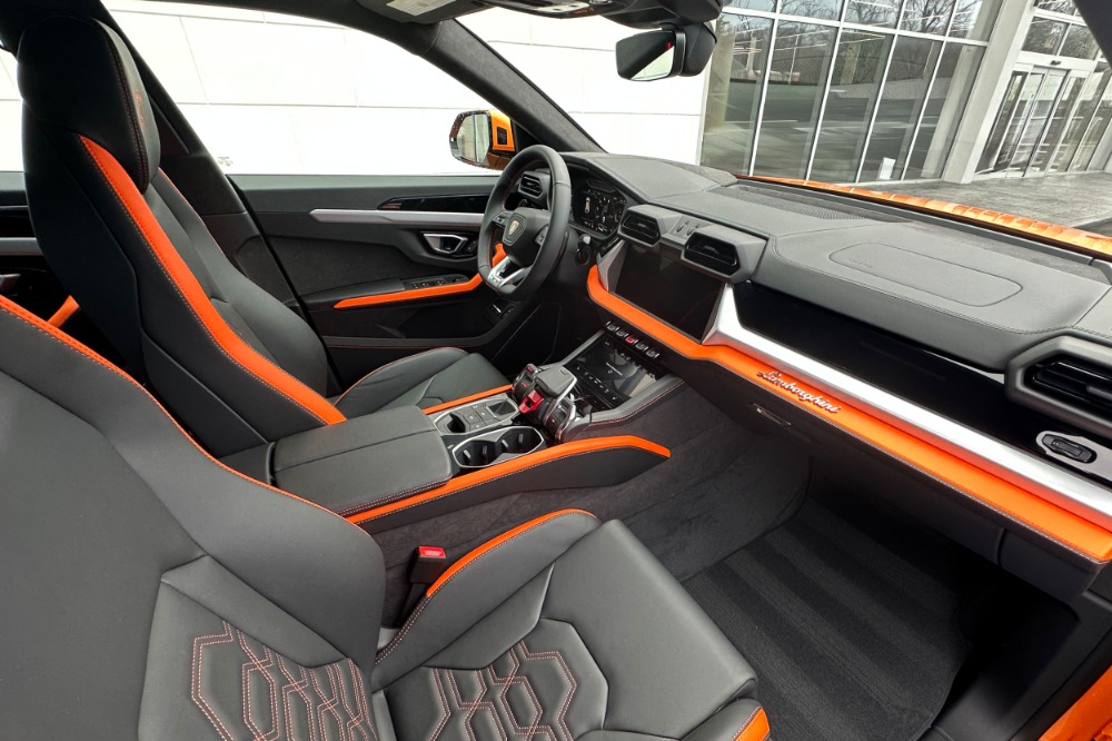 2026 Lamborghini Urus Image 12