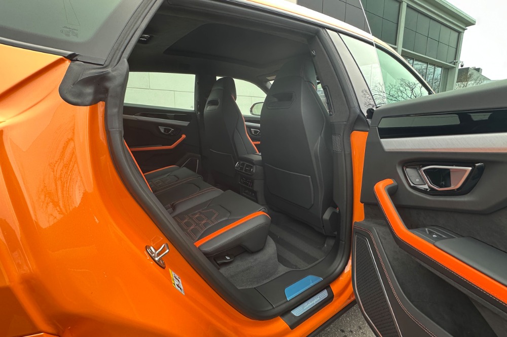 2026 Lamborghini Urus Image 16