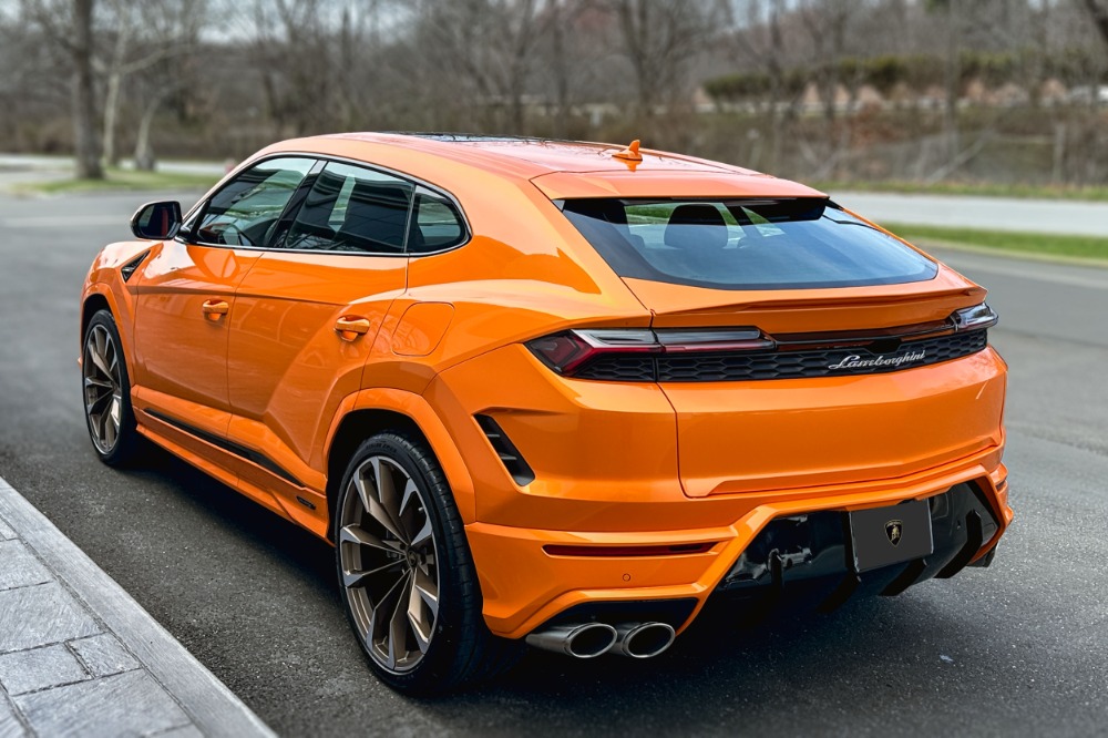 2026 Lamborghini Urus Image 2