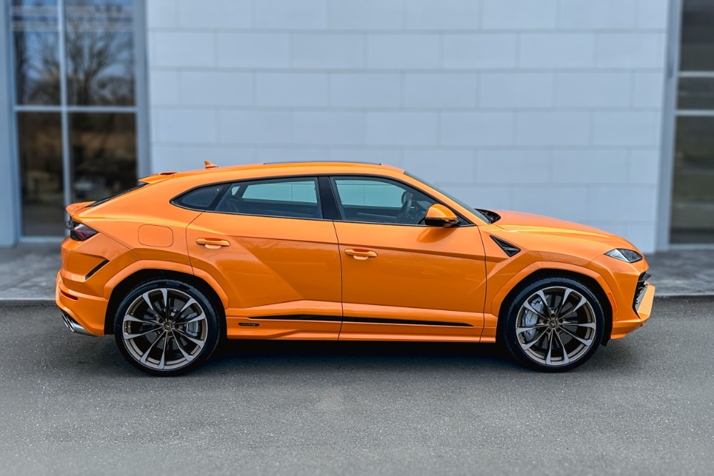 2026 Lamborghini Urus Image 3