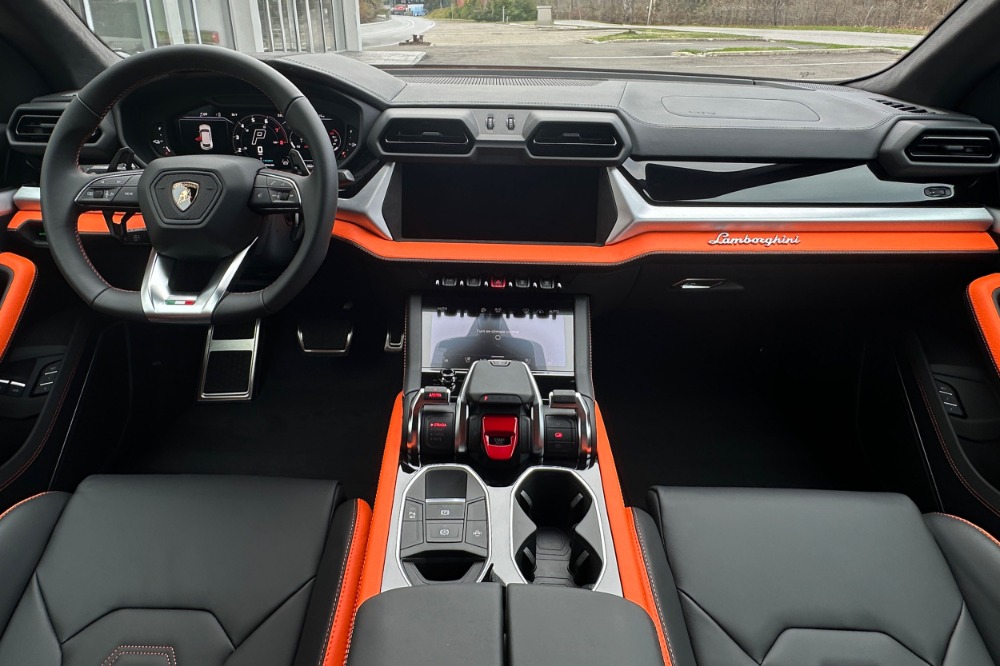 2026 Lamborghini Urus Image 4