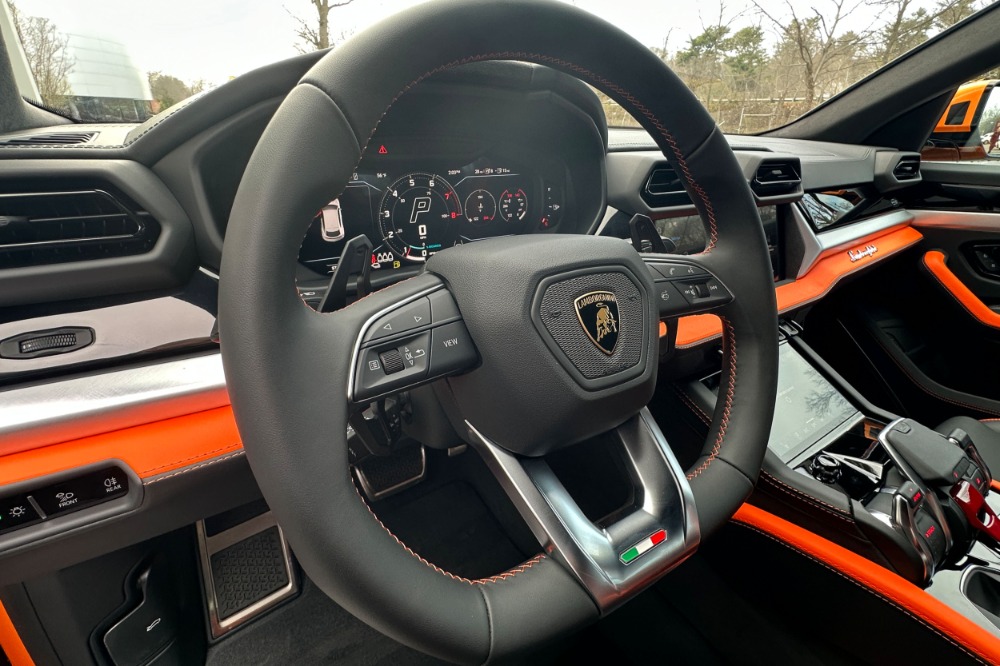 2026 Lamborghini Urus Image 6