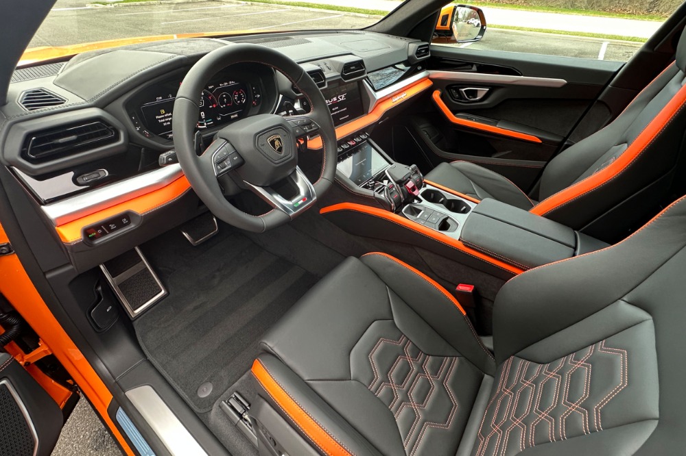 2026 Lamborghini Urus Image 7