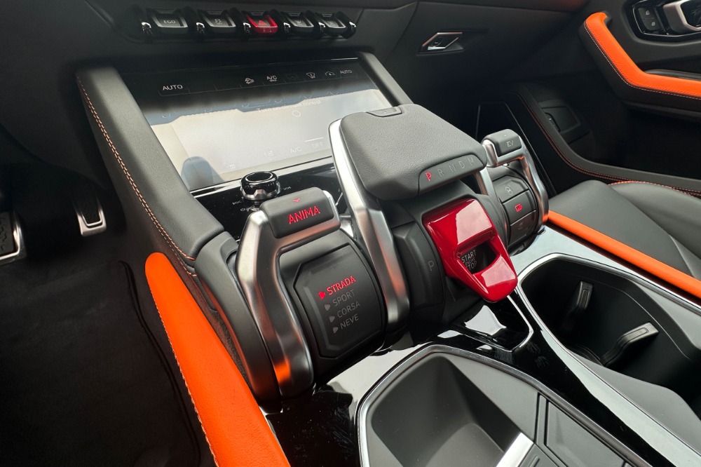 2026 Lamborghini Urus Image 9