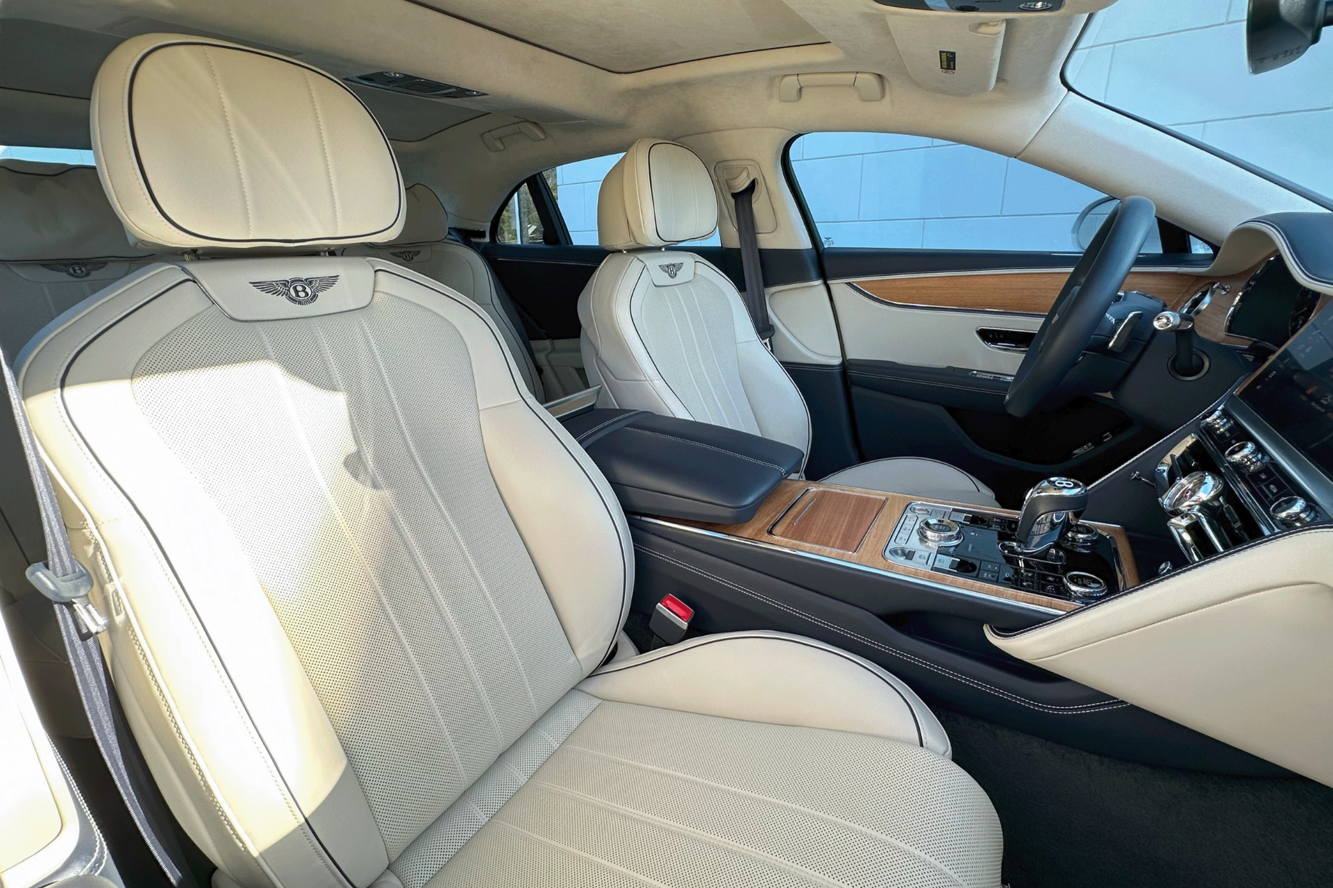 2022 Bentley Flying Spur Image 11