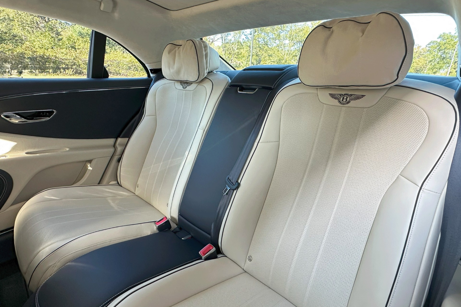 2022 Bentley Flying Spur Image 13