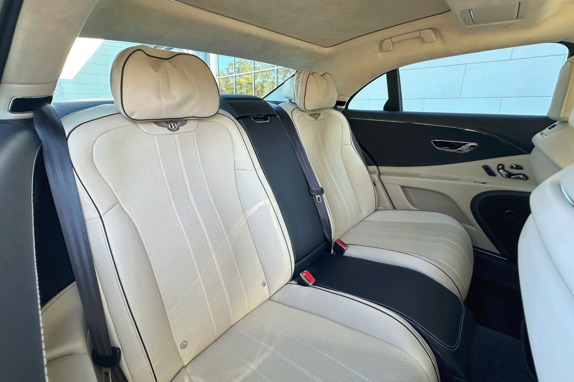 2022 Bentley Flying Spur Image 15