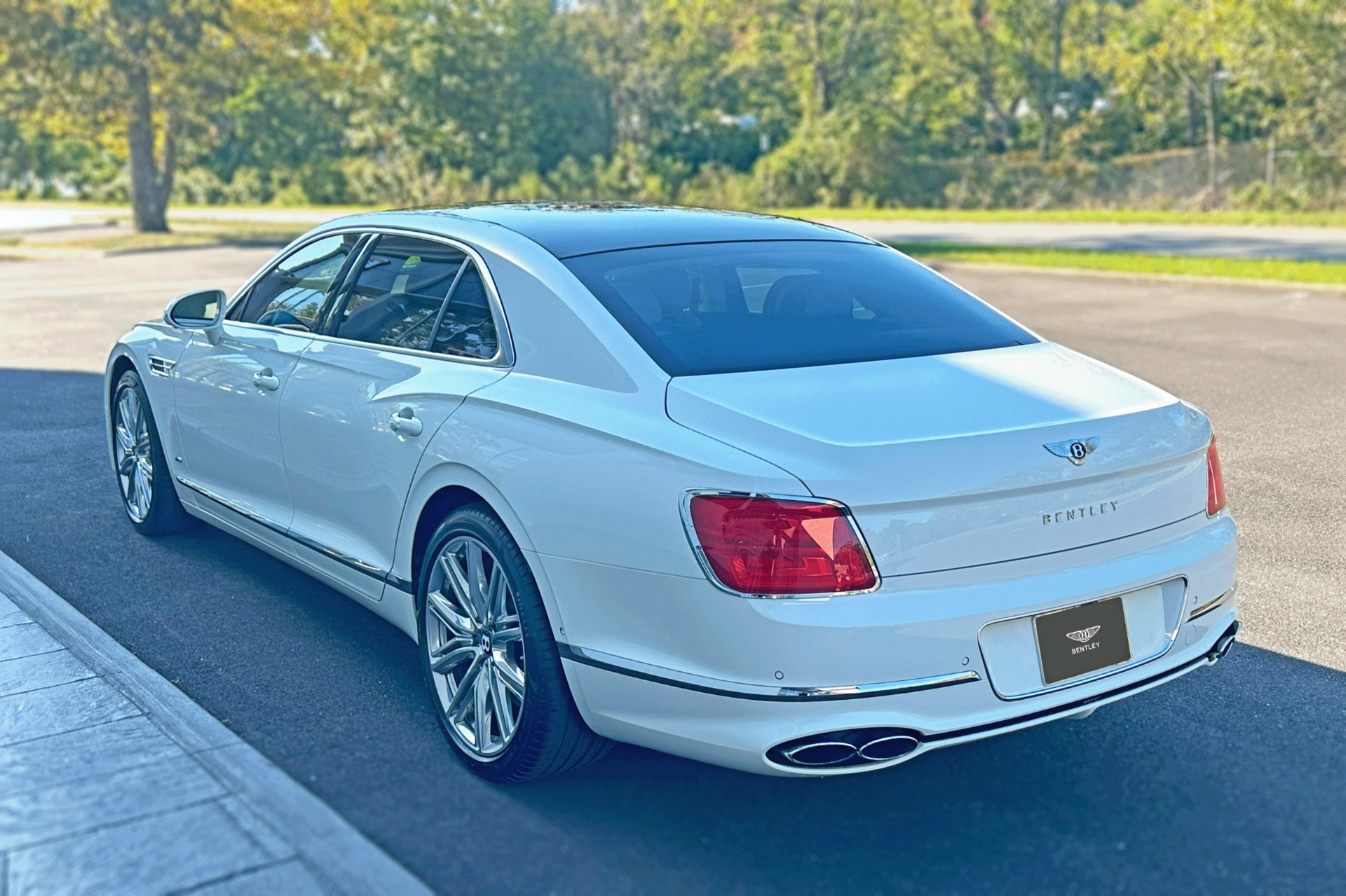 2022 Bentley Flying Spur Image 19