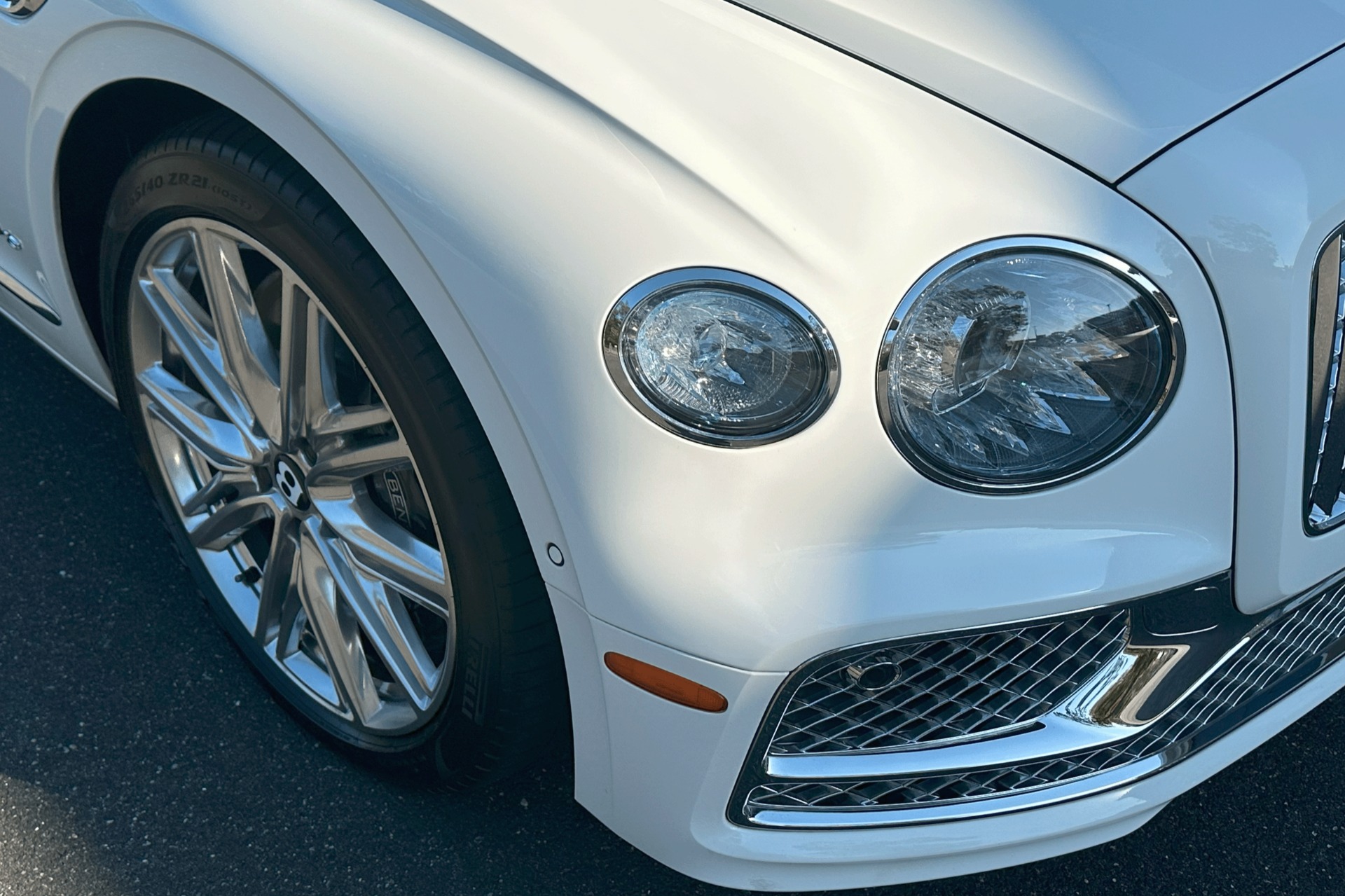 2022 Bentley Flying Spur Image 24
