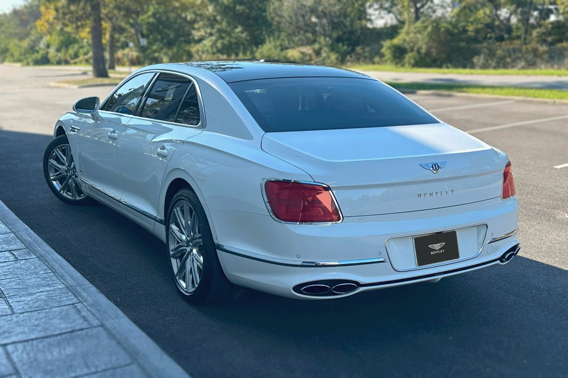 2022 Bentley Flying Spur Image 3