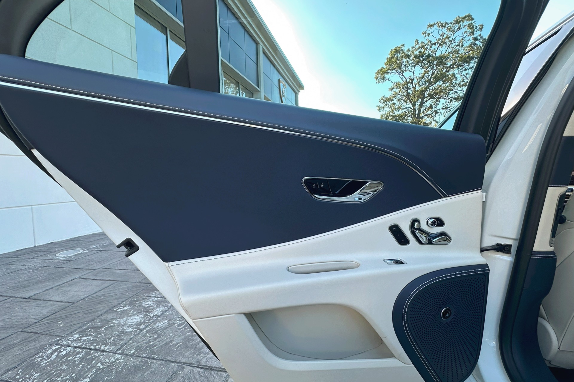 2022 Bentley Flying Spur Image 7