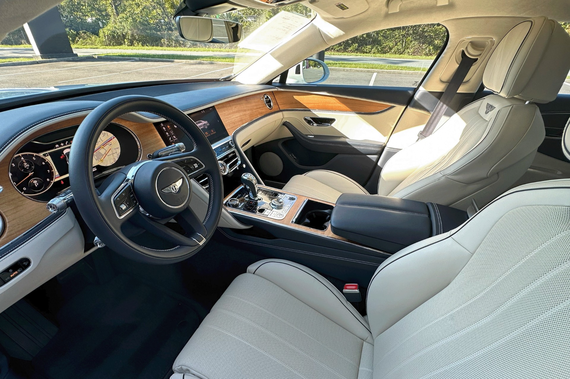 2022 Bentley Flying Spur Image 8
