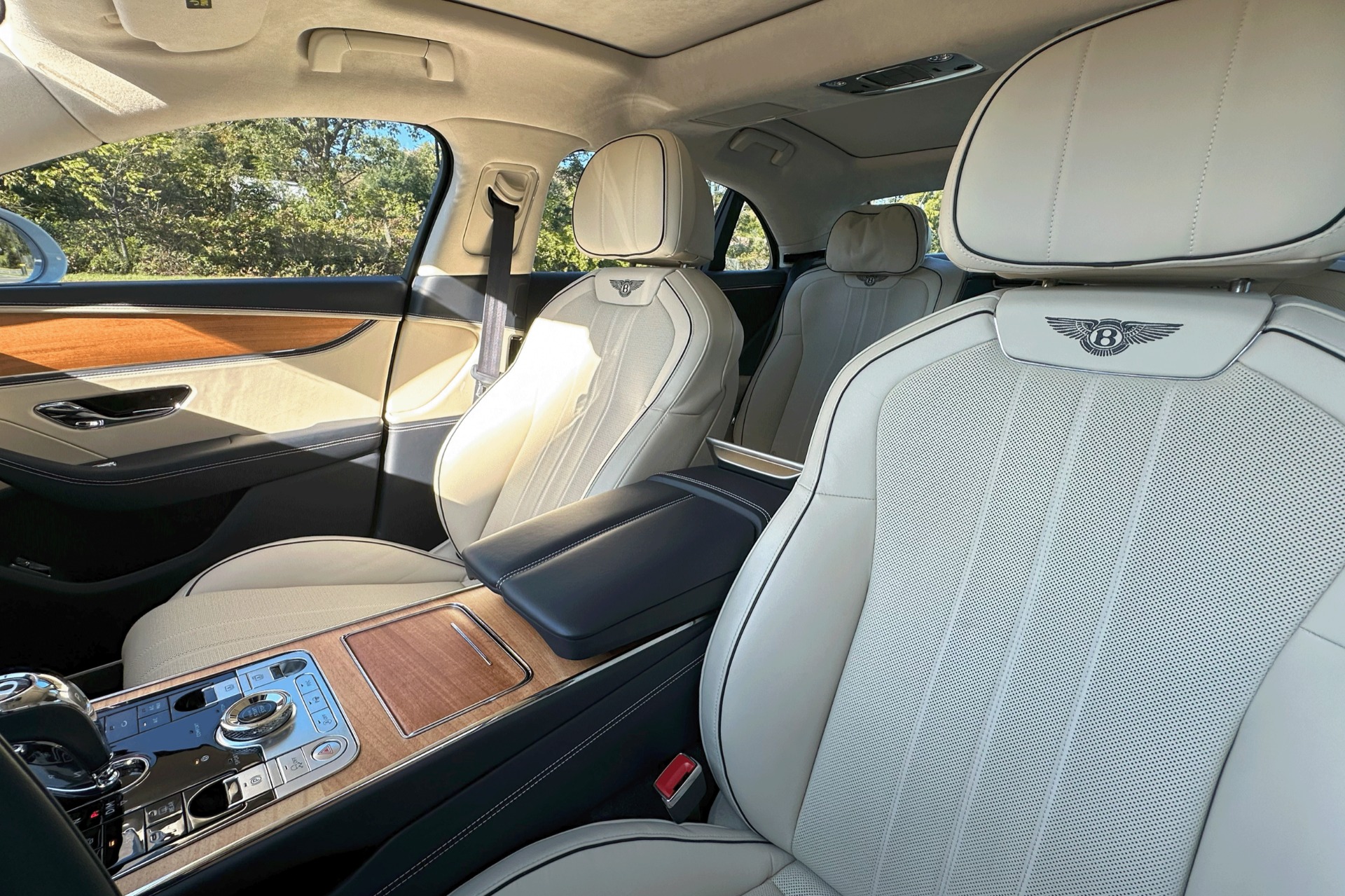 2022 Bentley Flying Spur Image 9