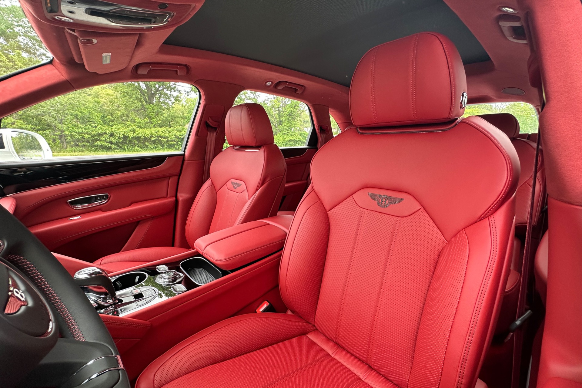 2026 Bentley Bentayga Image 10