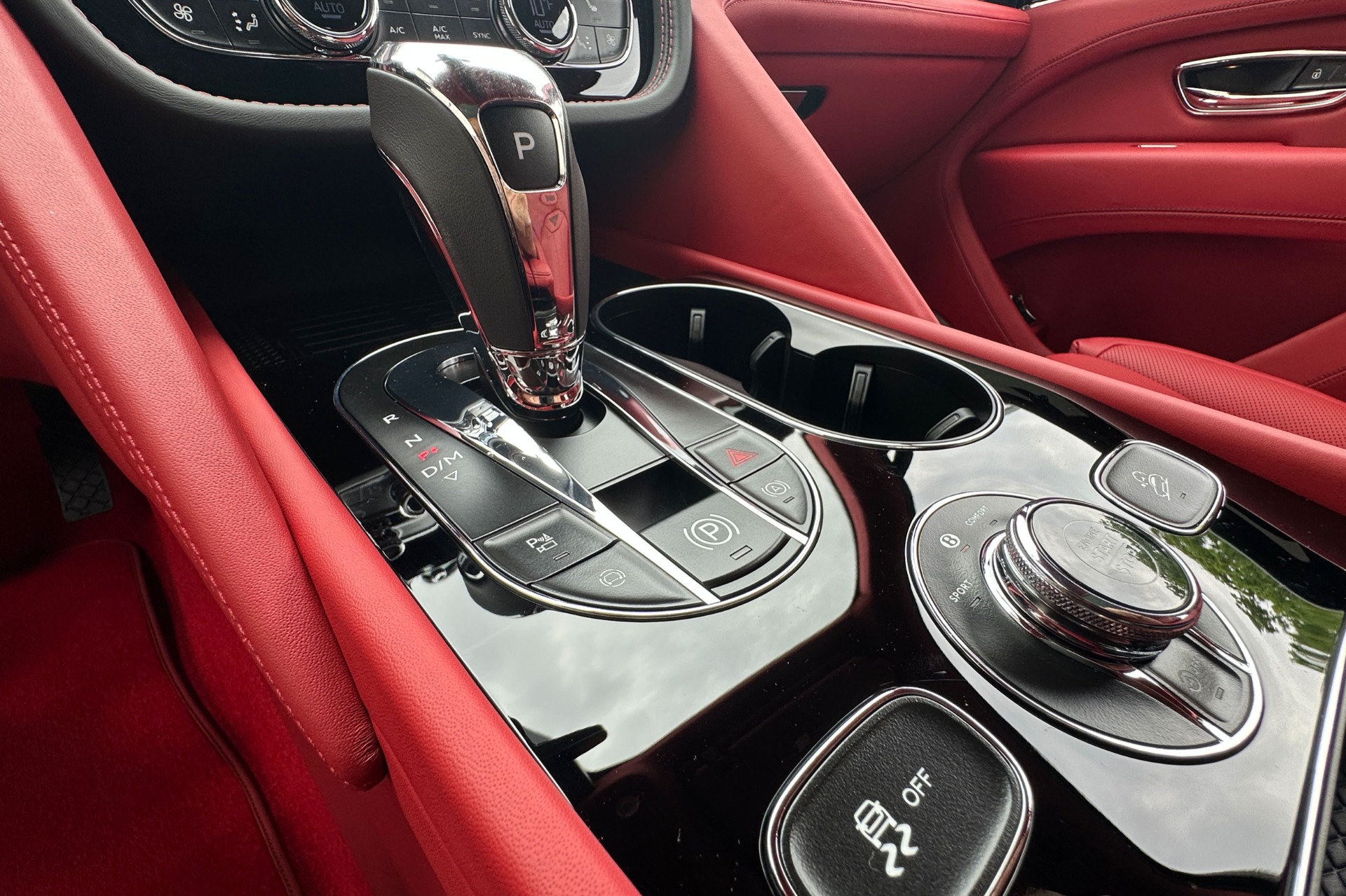 2026 Bentley Bentayga Image 11