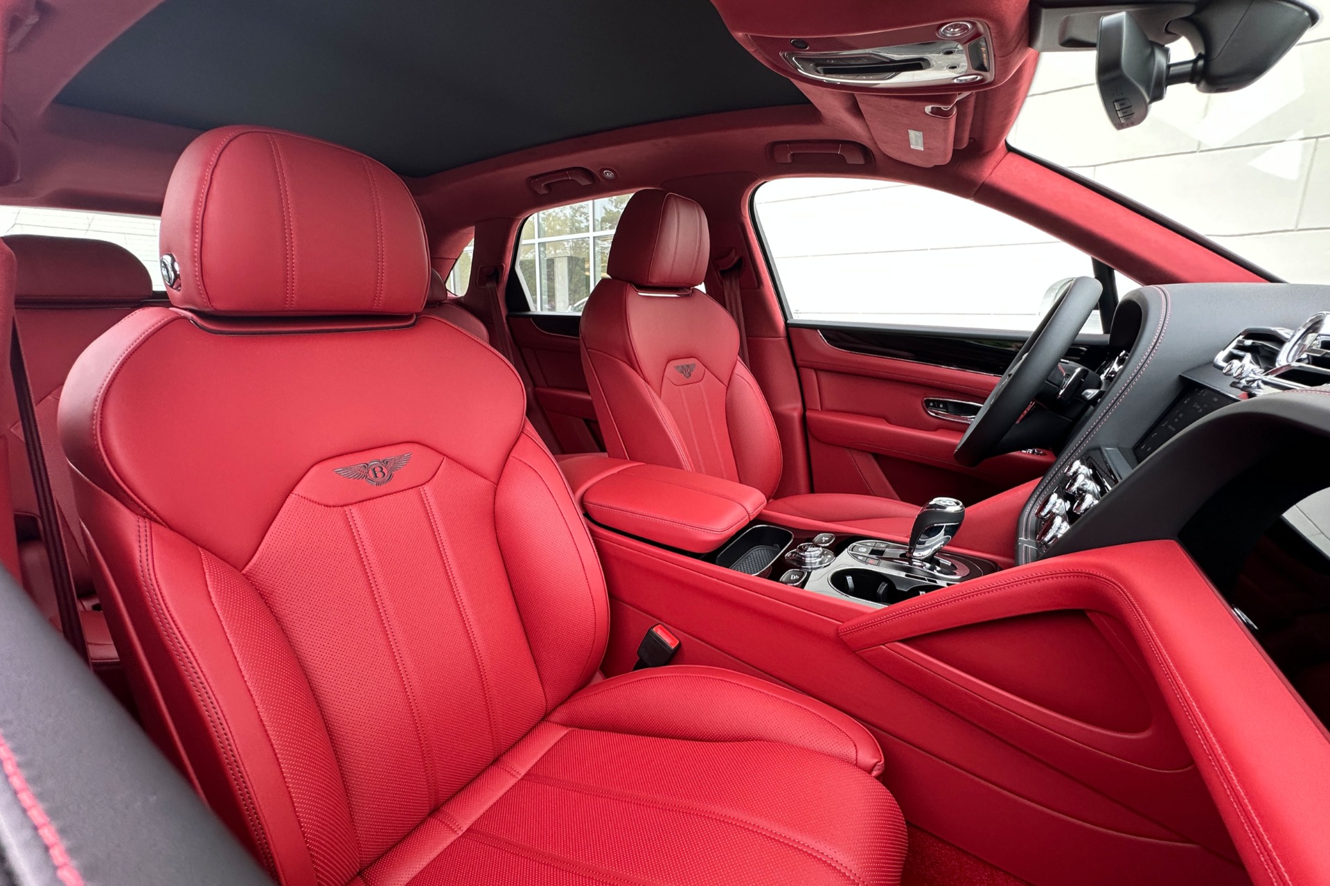 2026 Bentley Bentayga Image 13
