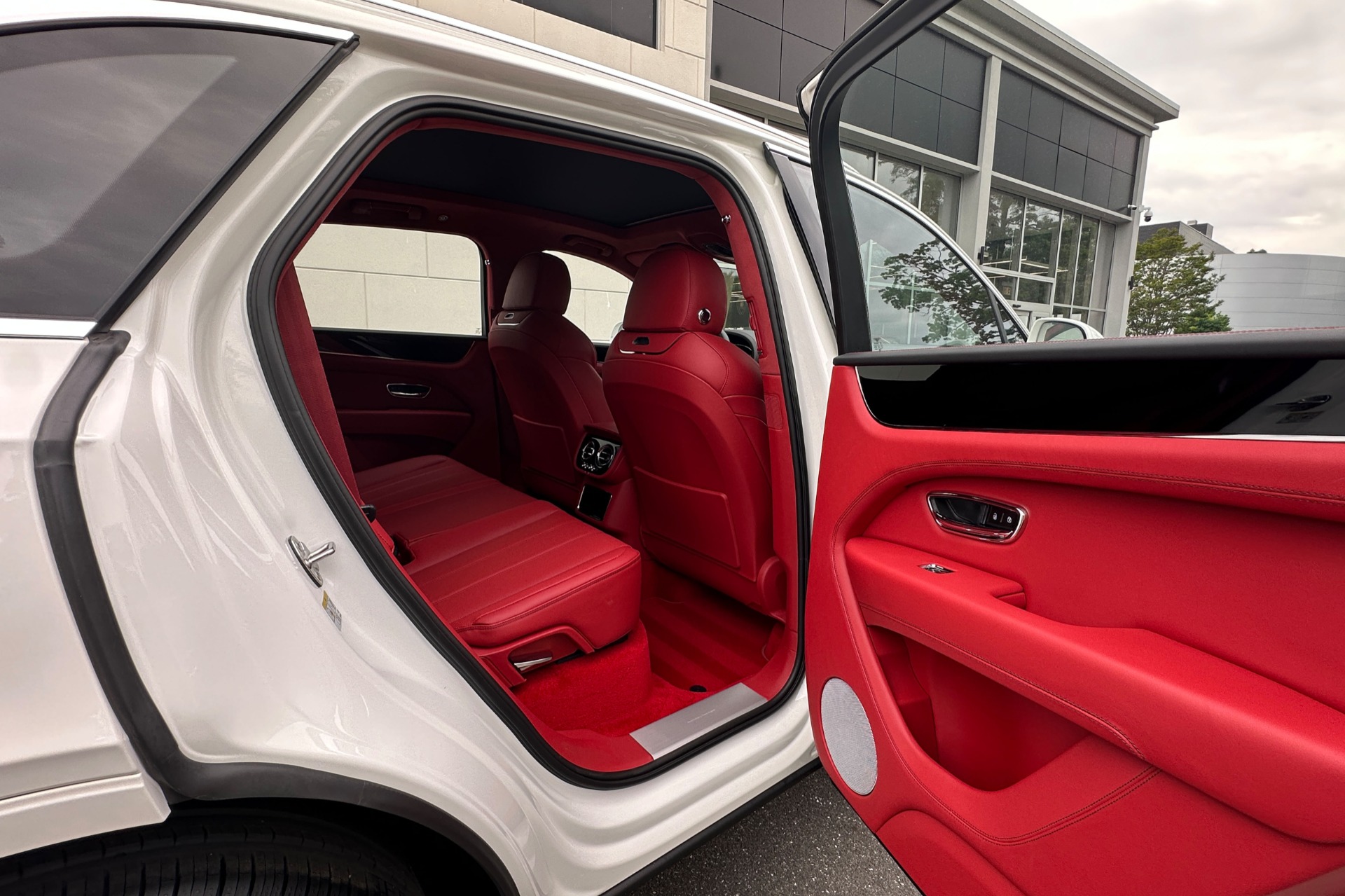 2026 Bentley Bentayga Image 14