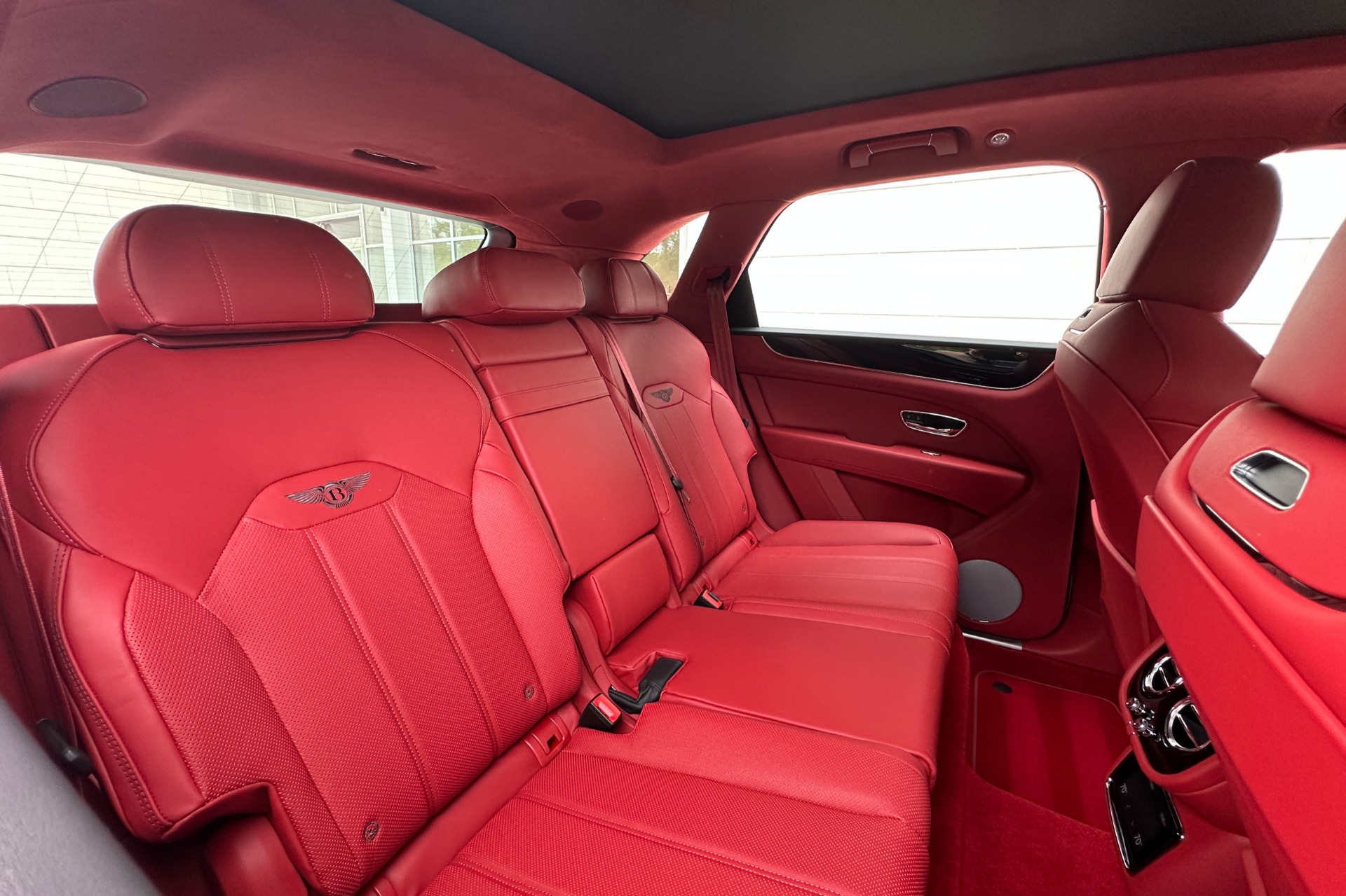 2026 Bentley Bentayga Image 15