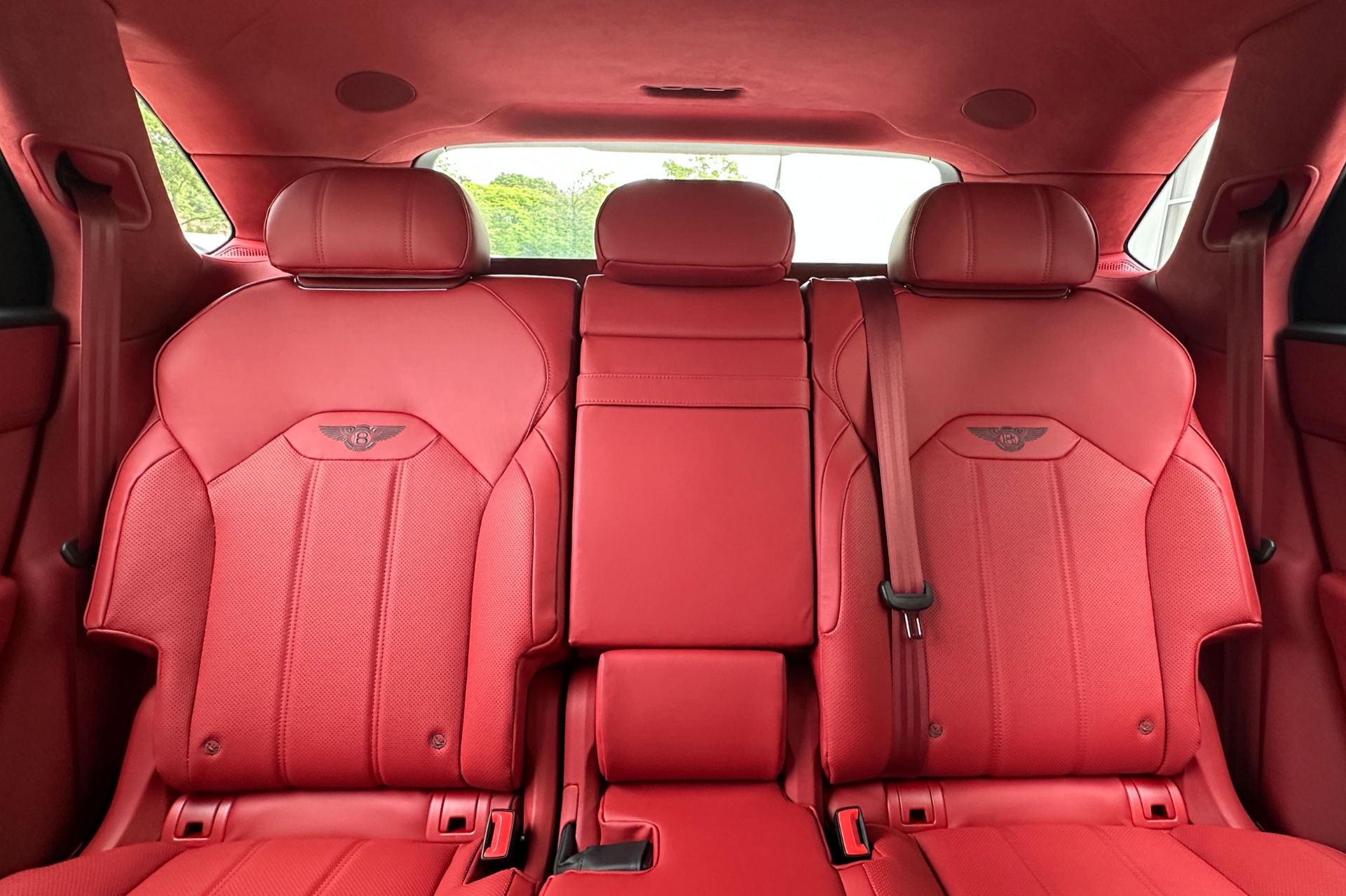 2026 Bentley Bentayga Image 16