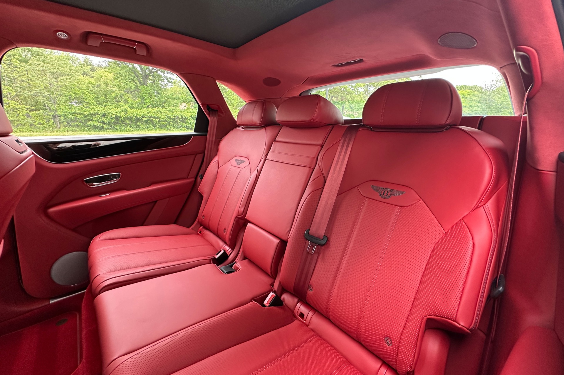 2026 Bentley Bentayga Image 17