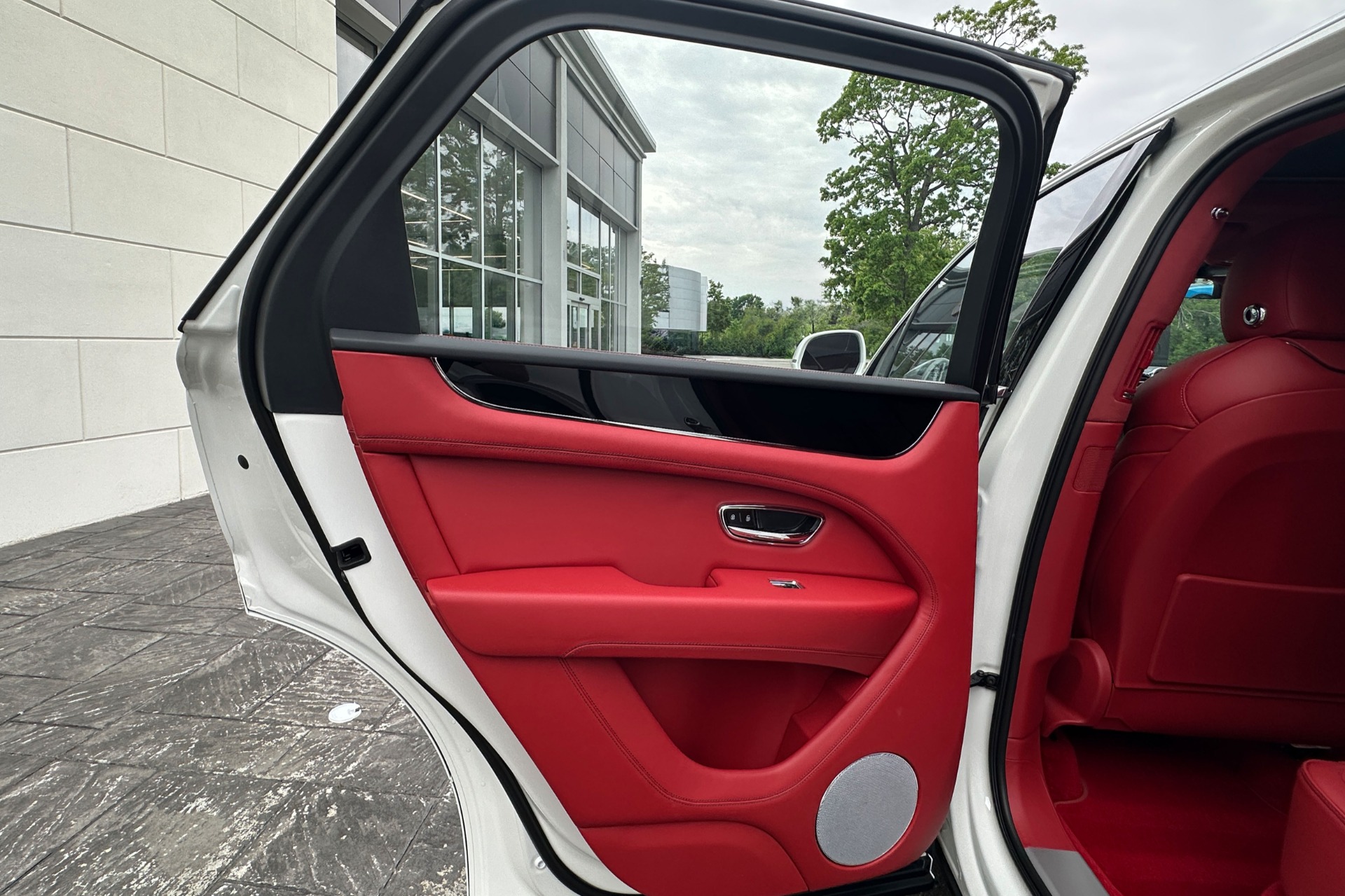 2026 Bentley Bentayga Image 18