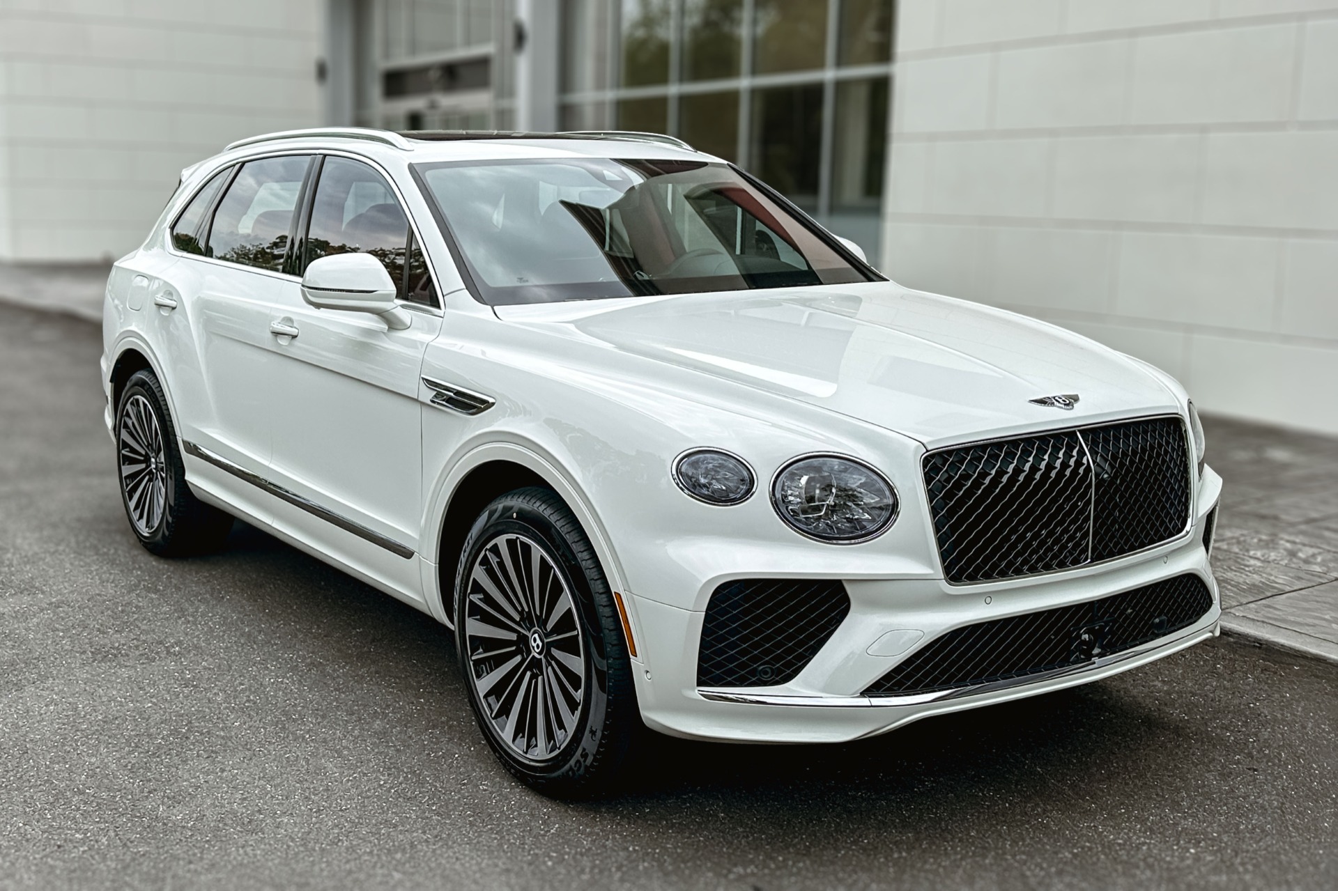 2026 Bentley Bentayga Image 21